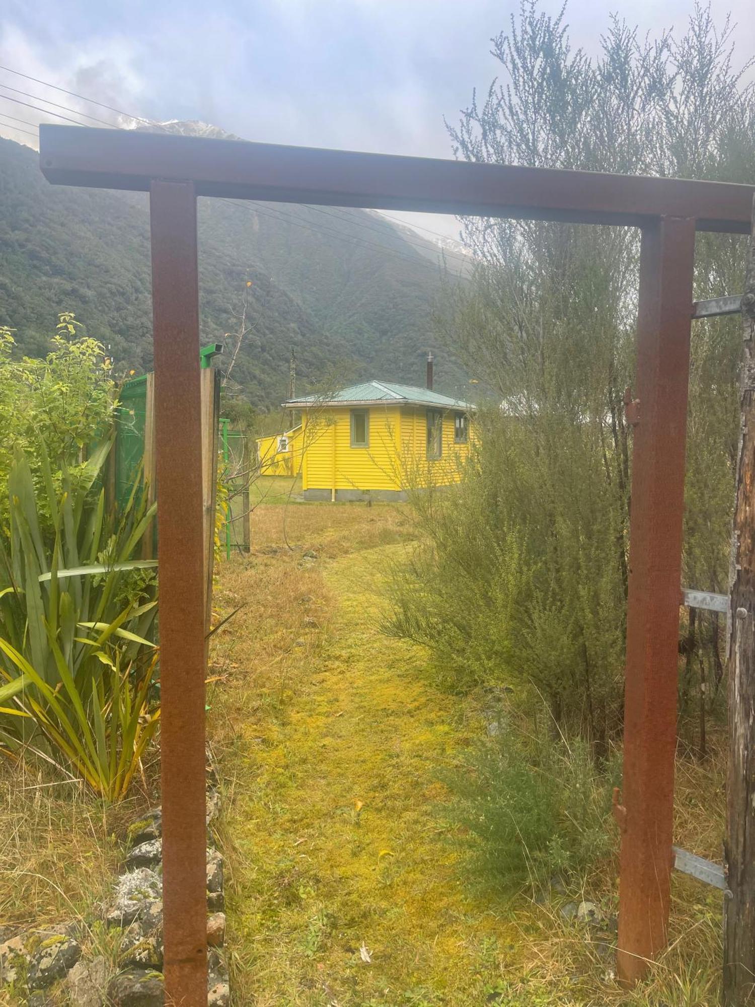 Basic, Super 'Cosy' Cabin In The Middle Of National Park And Mountains Apartamento Otira Exterior foto